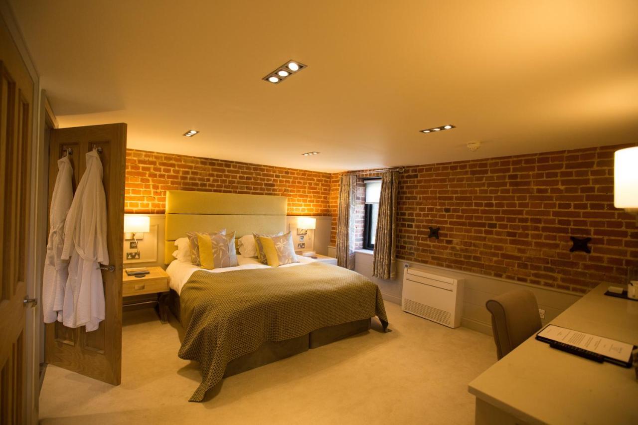 Channels Retreat Chelmsford Extérieur photo